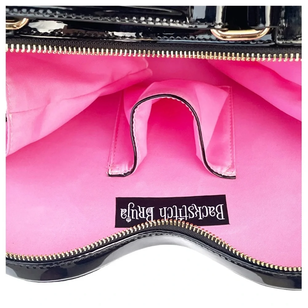 Heart-Shaped hell here Black Bag with Pink and White Stitching new - Picture 4 of 5